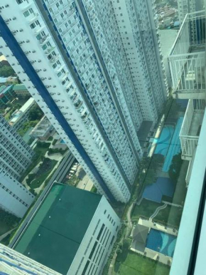 Lovely Condo with 1 Bed Room, Pool and Gym.